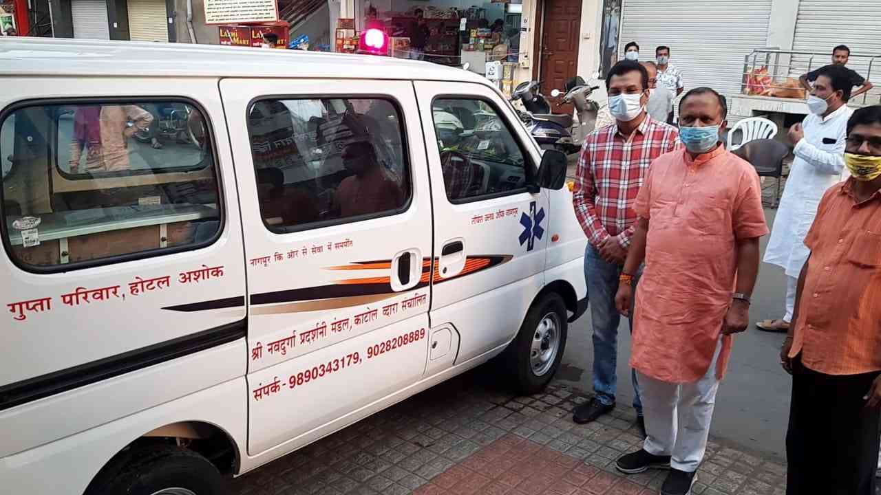 Ramtek MP Krupal Tumane along with others poses with the ambulance 